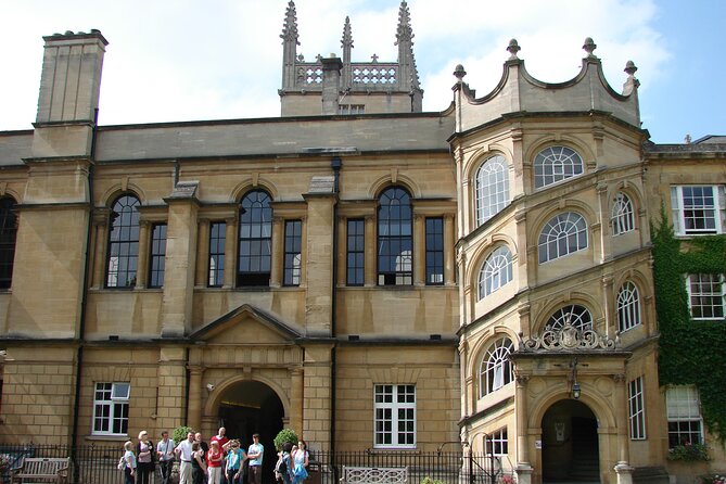 1.5-hour Oxford City and University Walking Tour - Walking pace, weather, and practical comfort