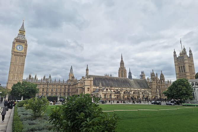 2 Hour Walking Tour from Buckingham Palace to Big Ben - A fast, useful introduction to central London