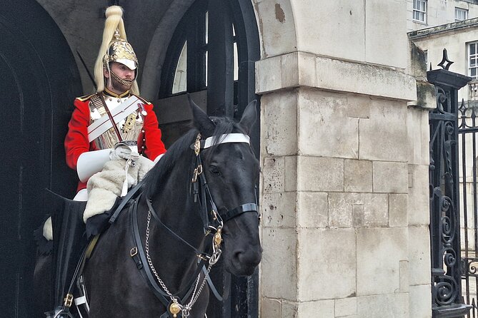 2 Hour Walking Tour from Buckingham Palace to Big Ben - Buckingham Palace and the first royal stories