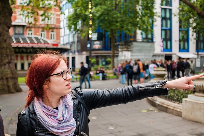 3-Hour Private Guided Walking Tour of London - Finishing under the Piccadilly Circus screens