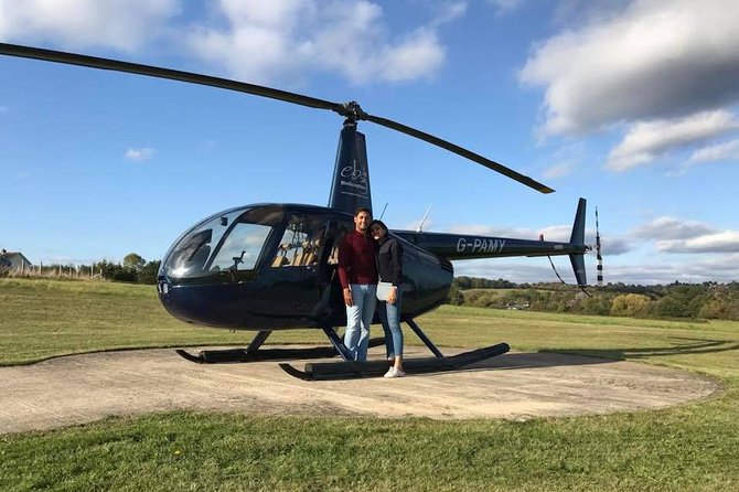 35 minute London Sightseeing Flight for 2 with Champagne - Redhill is the starting point, not central London