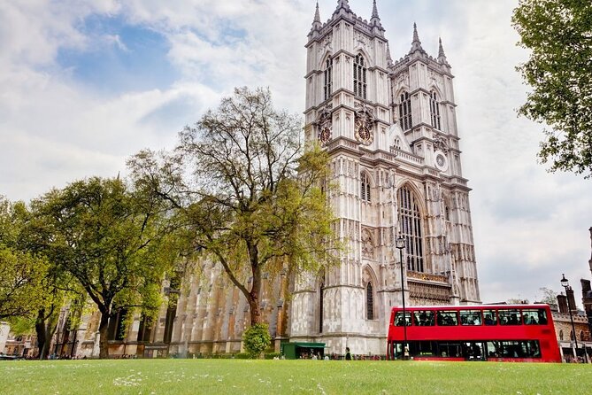 4-Hour Private Guided Tour of London on a Classic Itinerary - Trafalgar Square, the tour’s longest central stop
