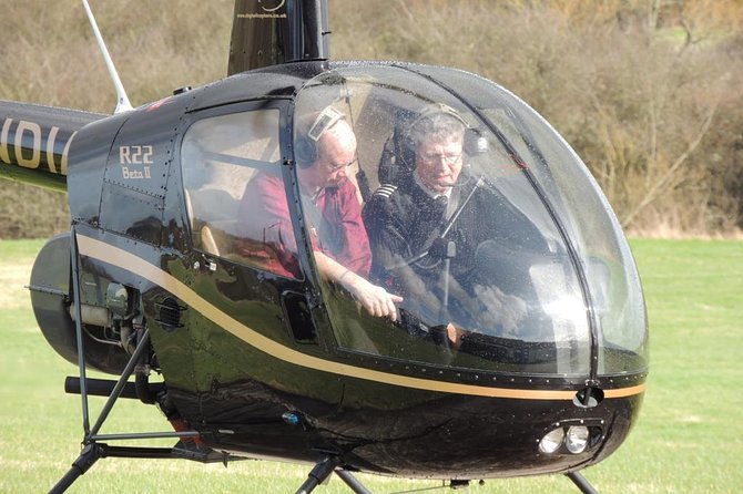 40 minute Helicopter Explorer Trial Lesson - The pre-flight briefing with your instructor