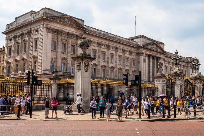 7 Day Tour Exploring England and Scotland starting from London - Edinburgh Castle and Holyroodhouse in one afternoon