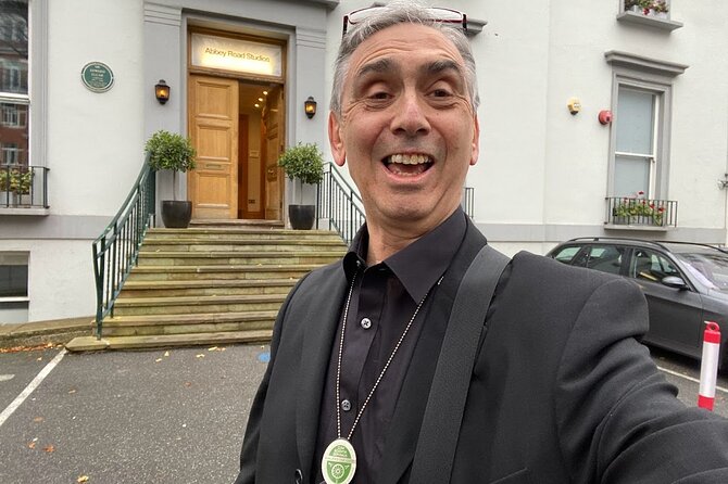 A Beatles London taxi tour and sightseeing experience - Montagu Square and four famous residents