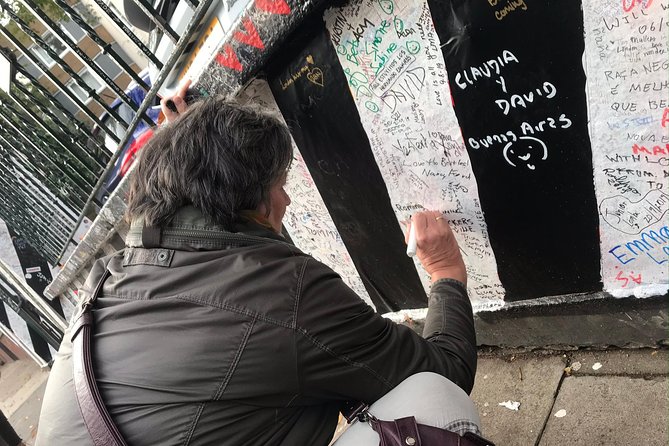 A Beatles London taxi tour and sightseeing experience - Mason’s Yard and the John and Yoko story
