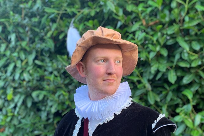 A Historical tour of Warwick with Queen Elizabeth's Secret Lover - Starting near Warwick Castle