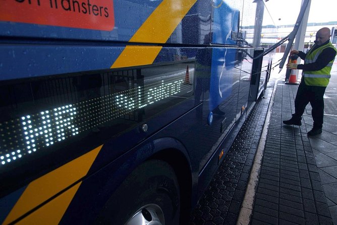 Airport Coach Service from Oxford to Gatwick - Onboard comforts that matter on a two-and-a-half-hour ride