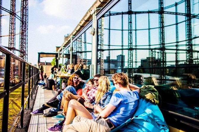 Amazing Nightlife in London East Tour - The middle of the route: creative rooms and live music