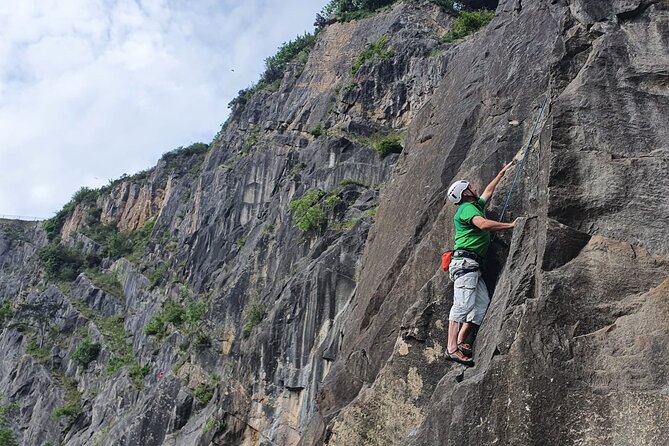 Avon Gorge Rock Climbing Experiences - Climbing Idleburger Buttress at 30 metres