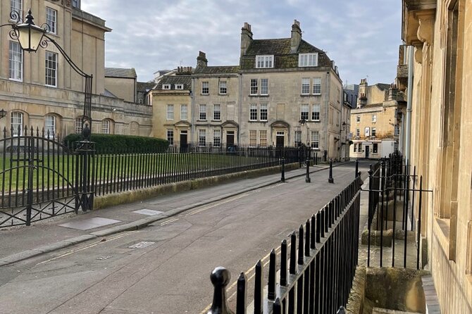 BATH: 2-Hour Bath Walking Tour of Bridgerton Filming Locations - Saw Close and Beaufort Square