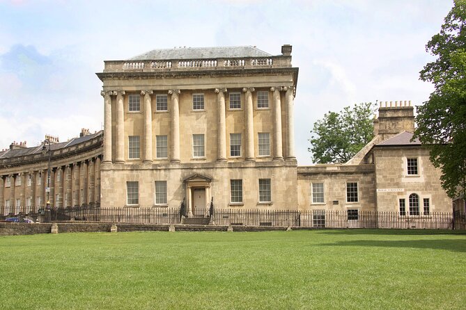 Bath Public Walking Tour including Bath Abbey - The Roman Baths Without the Admission Ticket