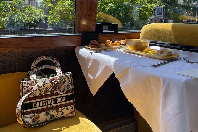 Best of London by LE GRAND - London's Luxury Bus Tour - Trafalgar Square, Nelson’s Column, and the West End