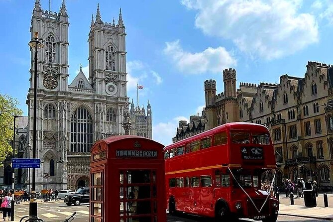 Best of London Tour: Tower of London and Churchill War Rooms - Trafalgar Square in the heart of London