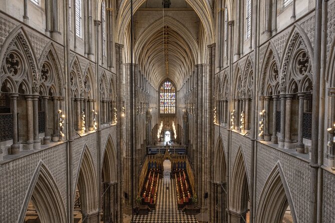 Best of Westminster Abbey with Upper Gallery & Buckingham Palace - What the guides add to the experience