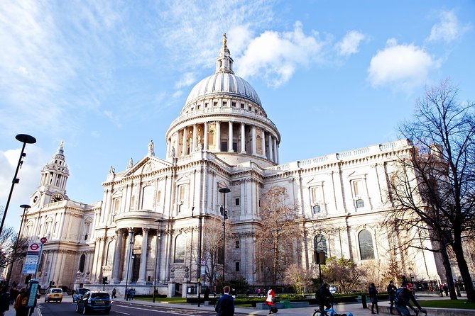 Black Taxi Tour of London: Classic Sightseeing Bespoke & Fun - Trafalgar Square and the Heart of Central London