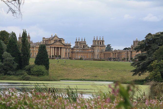 Blenheim Palace Guided Tour from Oxford- private tours - Inside the palace with Peter, Tom, and Michiel
