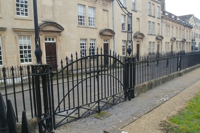 Bridgerton Walking Tour of Filming Locations & Storylines - Bath - Great Pulteney Street, Queen Square, and carriage scenes