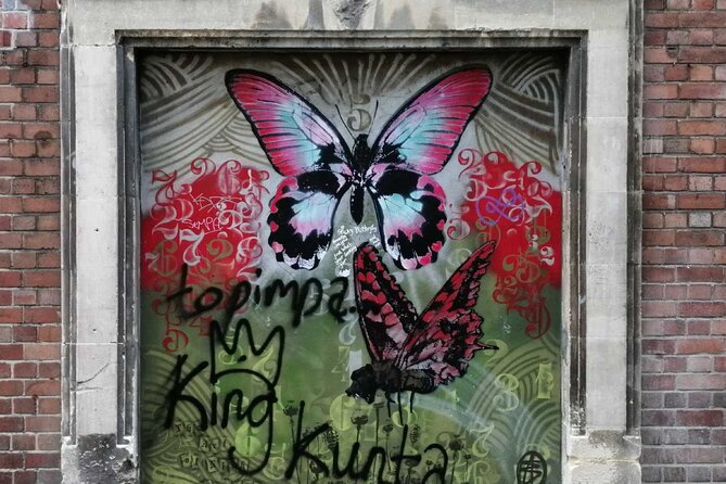 Bristol Street Art: Banksy Exploration Game and Tour - Offline play and phone use