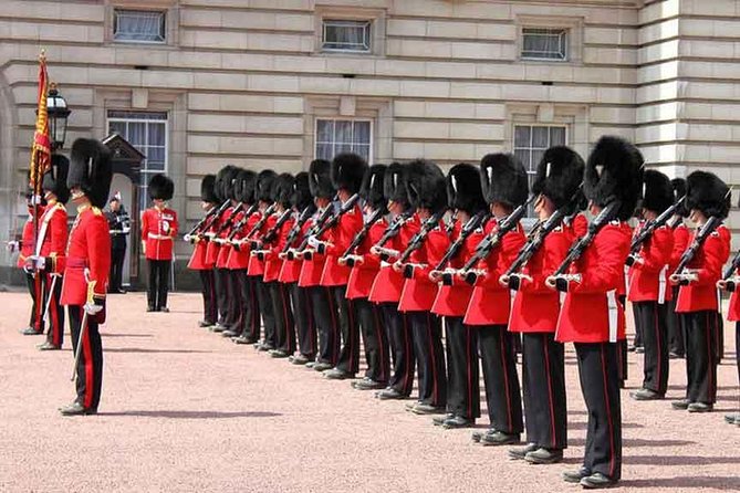 British Royal 3 Hour Walking Tour! - Green Park and Buckingham Palace in the first hour