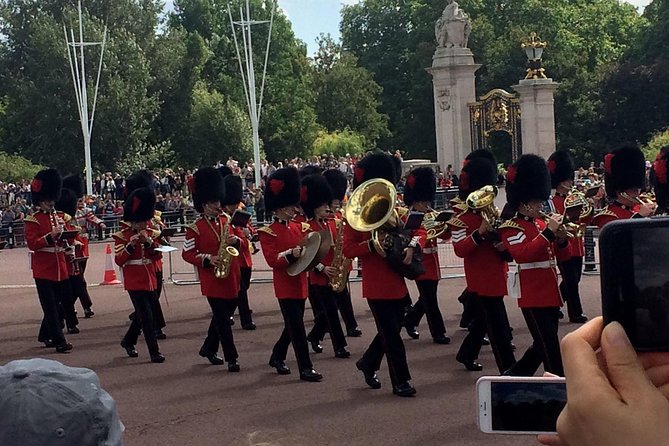 British Royalty walking tour including The Changing Of The Guard! - St James Palace and the royal household