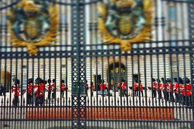 British Royalty walking tour including The Changing Of The Guard! - What the guide adds to the walk