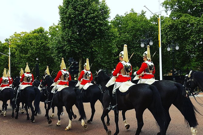 British Royalty walking tour including The Changing Of The Guard! - The walking pace and group size