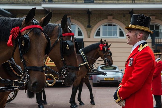 Buckingham Palace: Admission ticket to The Royal Mews - How the multimedia guide shapes the visit
