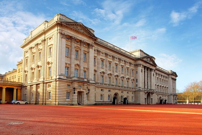 Buckingham Palace and Vintage Bus Tour of London - What the guide adds, and where the experience can slip