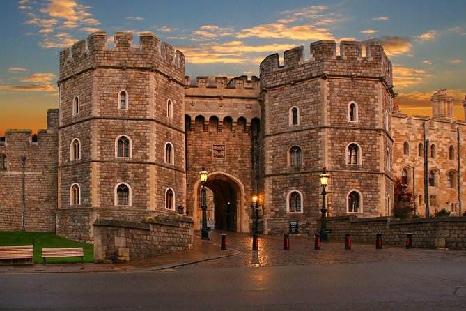 Buckingham Palace and Windsor Castle Self-Guided Tour with Coach - Self-guided freedom, with a price to pay