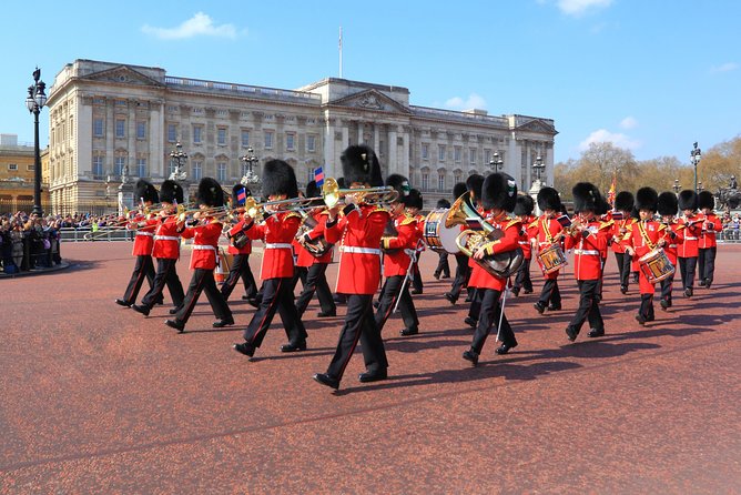 Buckingham Palace and Windsor Castle Self-Guided Tour with Coach - Practical details that can make or break the day