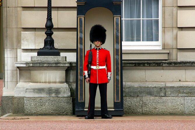 Buckingham Palace, Changing of the Guard & Thames Boat Ride - A royal photo stop and a glimpse of Downing Street