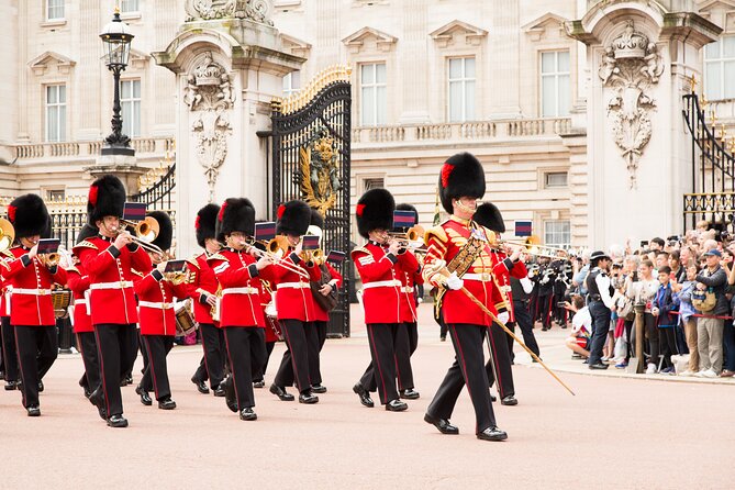 Buckingham Palace Entrance Ticket & Changing of the Guard Tour - Watching the Changing of the Guard