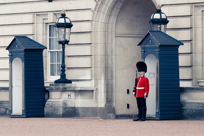 Buckingham Palace, St James Palace & Tea at Kensington Palace - The Mall, Clarence House and St James’s Palace