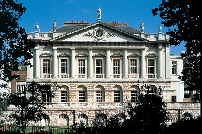 Buckingham Palace, St James Palace & Tea at Kensington Palace - The bus transfer matters