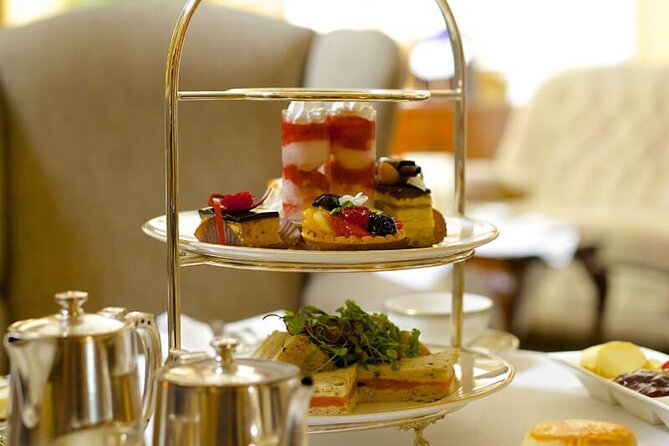 Buckingham Palace, St James Palace & Tea at Kensington Palace - St James’s lanes and aristocratic London