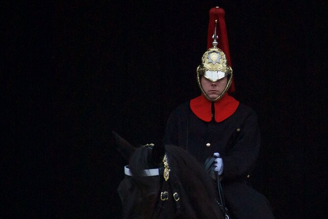 Buckingham Palace Visit & Changing of the Guard Walking Tour - What guides add to the experience
