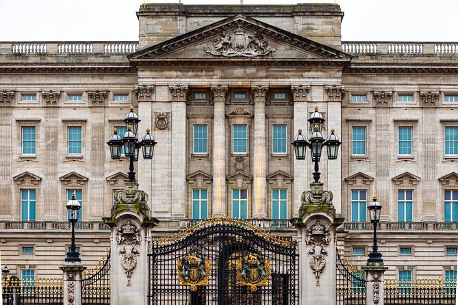 Buckingham Palace Visit & Changing of the Guard Walking Tour - Following the Changing of the Guard for 90 minutes