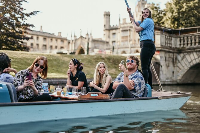 Cambridge - Shared Punting Tour - What the buildings and bridges add to the ride