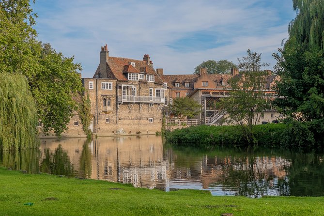 Cambridge University Colleges Guided Punting Tour - Gothic college architecture from the Cam