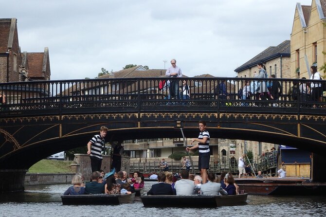 Cambridge University Colleges Guided Punting Tour - Trinity Hall library and old meets modern