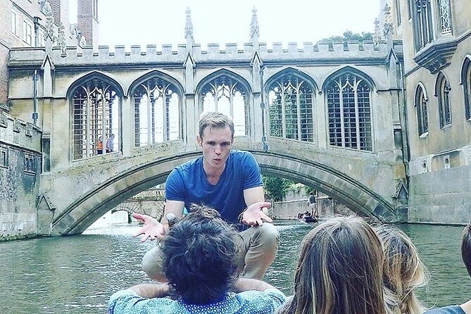Cambridge Walking & Punting Tour by Alumni™ King’s College Option - A smart way to meet Cambridge