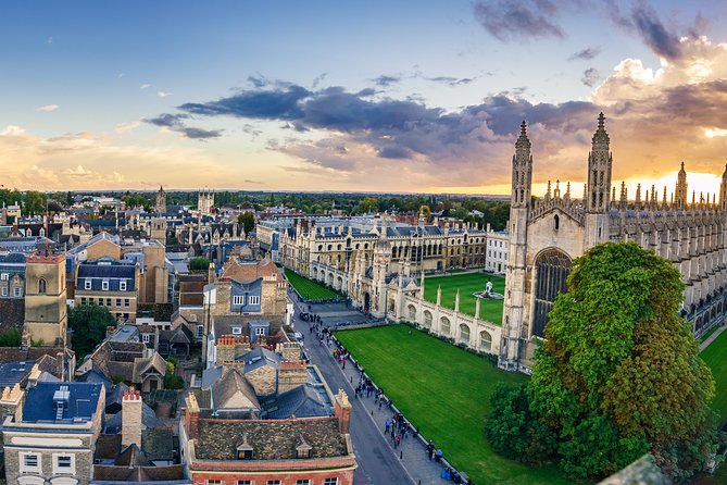 Cambridge Walking & Punting Tour by Alumni™ King’s College Option - Punting past eight colleges and nine bridges