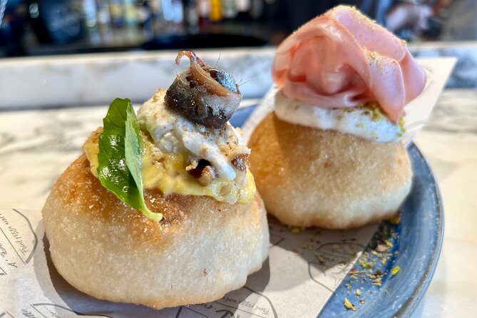 Camden Market Food Tour of 7 Tastings, Gin, Street Food & More - Good Mixer, music, and Camden’s pub culture