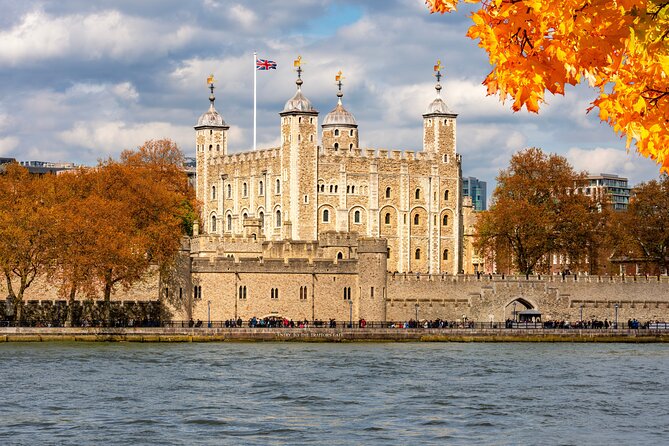 Changing of Guards, Big Ben, Tower of London, Beefeaters & Cruise - The guides make the difference