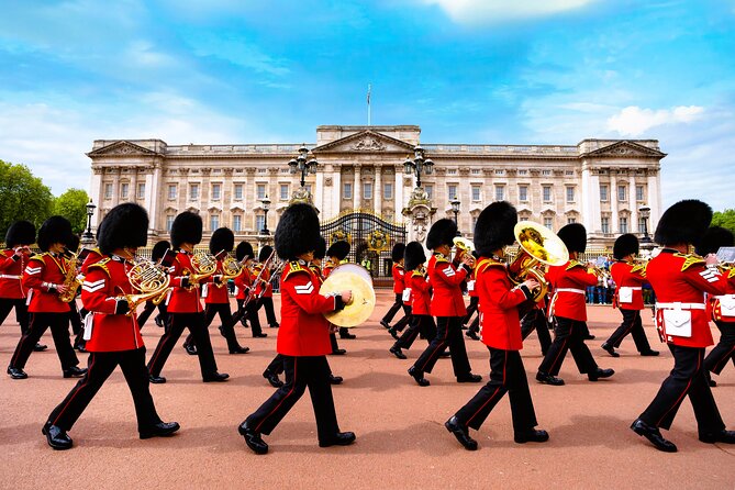 Changing of the Guard Guided Tour at Buckingham Palace - The headsets make a real difference