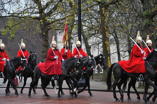 Changing of the Guard Guided Walking Tour in London - Along the Mall with the marching guards