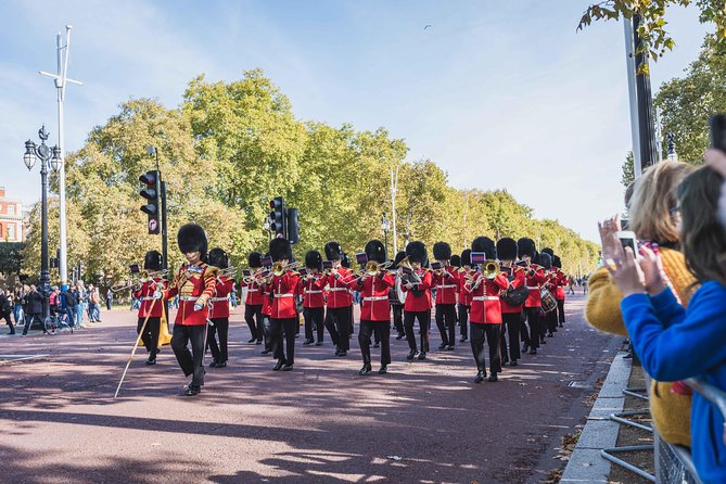 Changing of the Guard Guided Walking Tour in London - What you actually see at Buckingham Palace