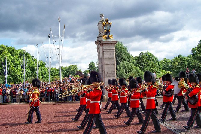 Changing of the Guard Guided Walking Tour Semi-Private 12ppl Max - Horse Guards Parade: the main event before the palace