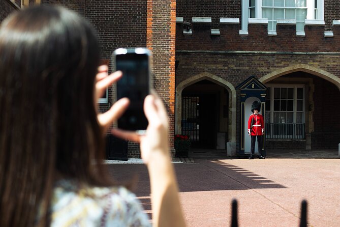 Changing of the Guard & Royal Food Tour with 15+ Tastings - Starting Near Piccadilly Circus at 9:45 am